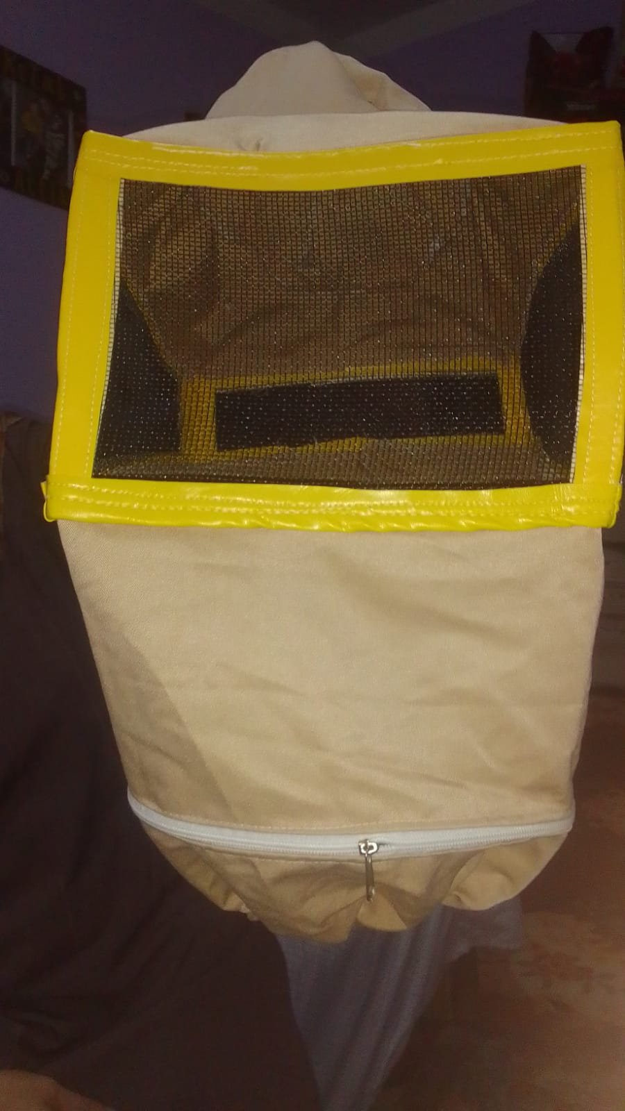 قناع سلك مصري للنحالين – حماية كاملة وتهوية ممتازة (أبيض/أصفر)