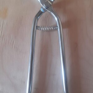 ماسك البراويز – أداة أساسية لكل نحال